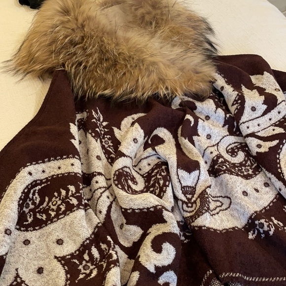 St. John poncho - Picture 2 of 5